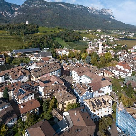 Schmitte Am Sonnenwirtsplatz Eppan In South Tyrol Apartment Appiano Sulla Strada Del Vino Luaran gambar