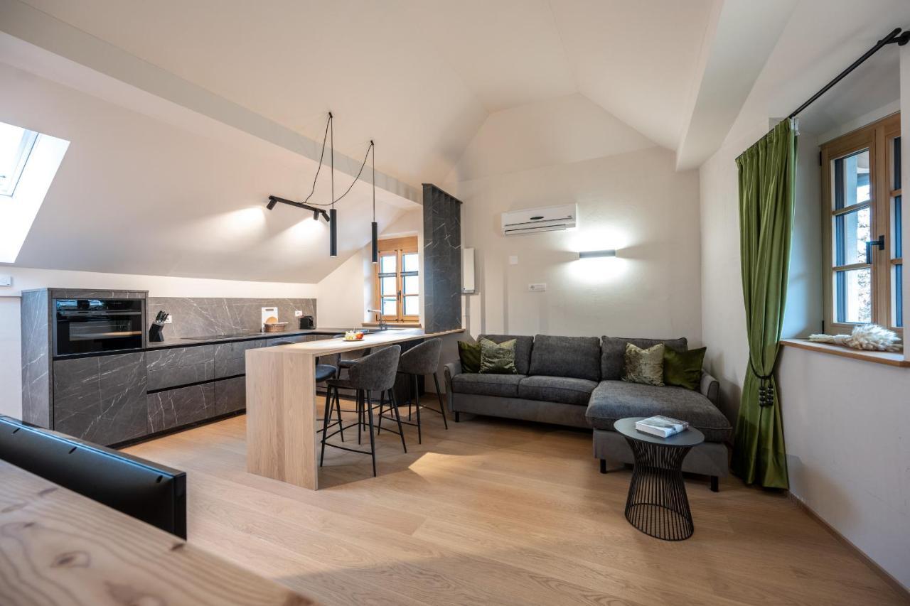 Schmitte Am Sonnenwirtsplatz Eppan In South Tyrol Apartment Appiano Sulla Strada Del Vino Luaran gambar