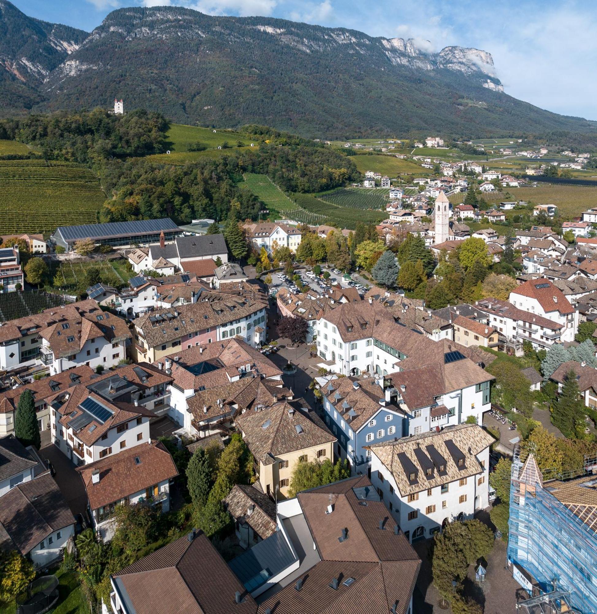 Schmitte Am Sonnenwirtsplatz Eppan In South Tyrol Apartment Appiano Sulla Strada Del Vino Luaran gambar