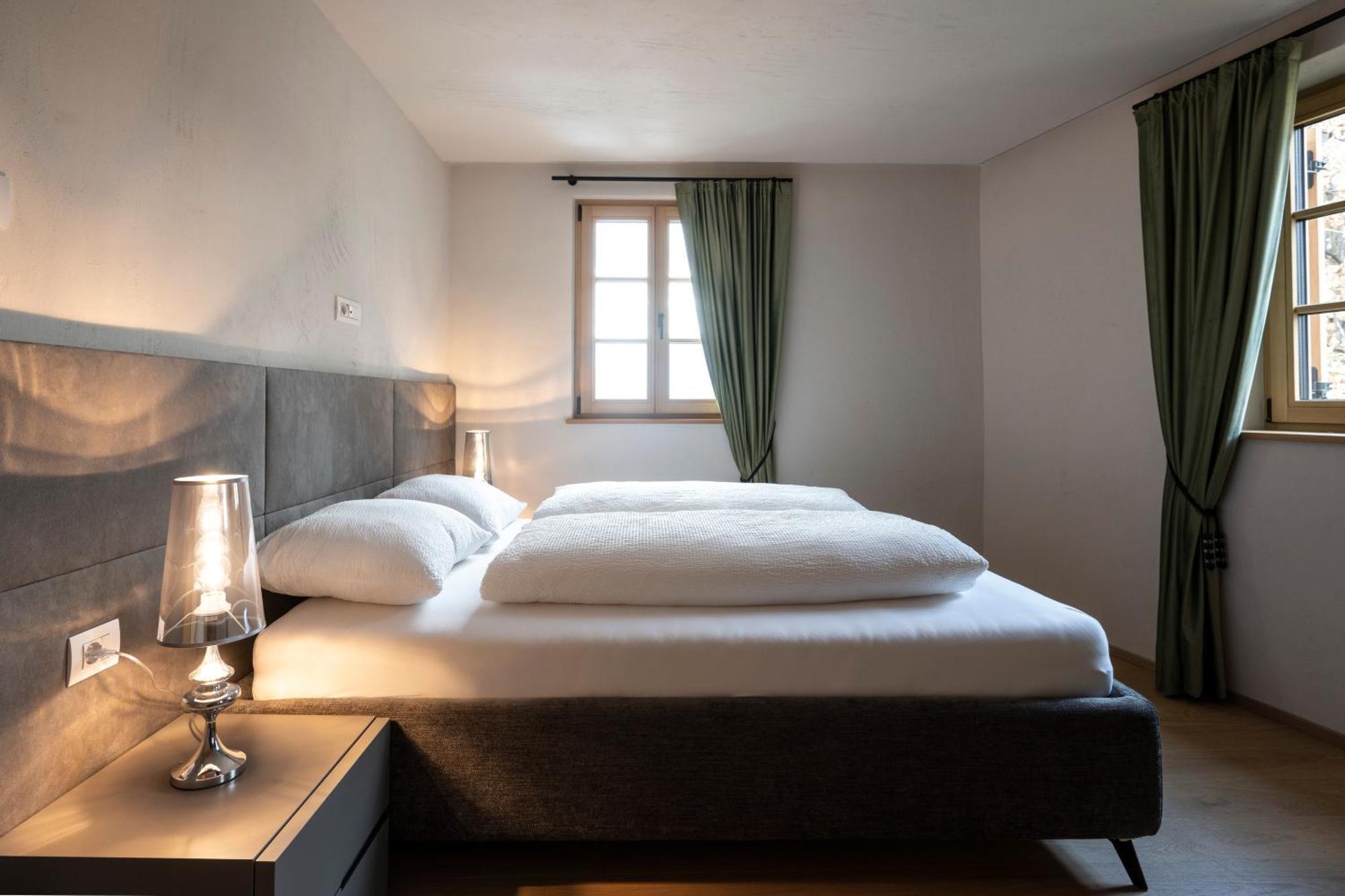 Schmitte Am Sonnenwirtsplatz Eppan In South Tyrol Apartment Appiano Sulla Strada Del Vino Luaran gambar