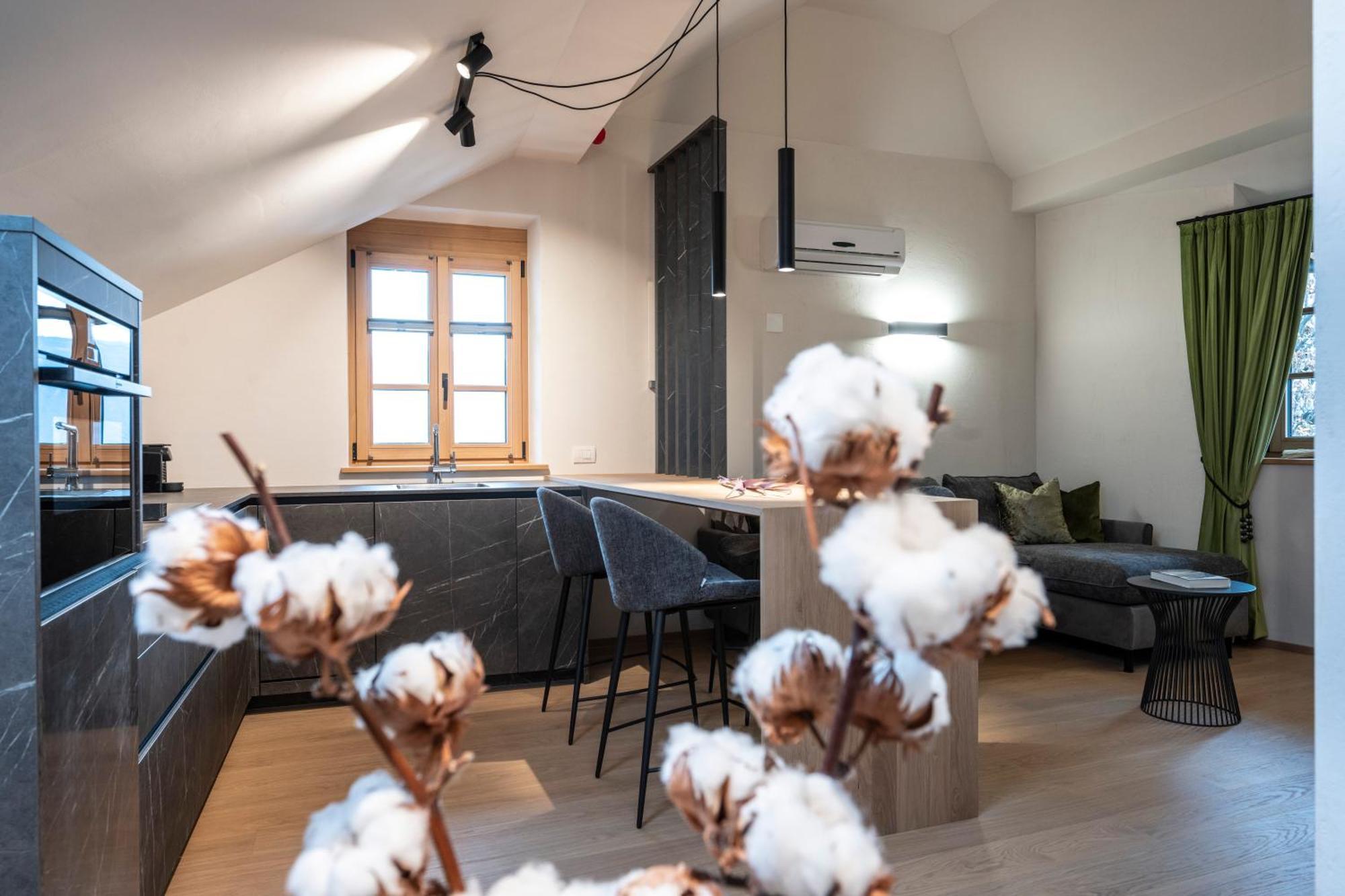 Schmitte Am Sonnenwirtsplatz Eppan In South Tyrol Apartment Appiano Sulla Strada Del Vino Luaran gambar